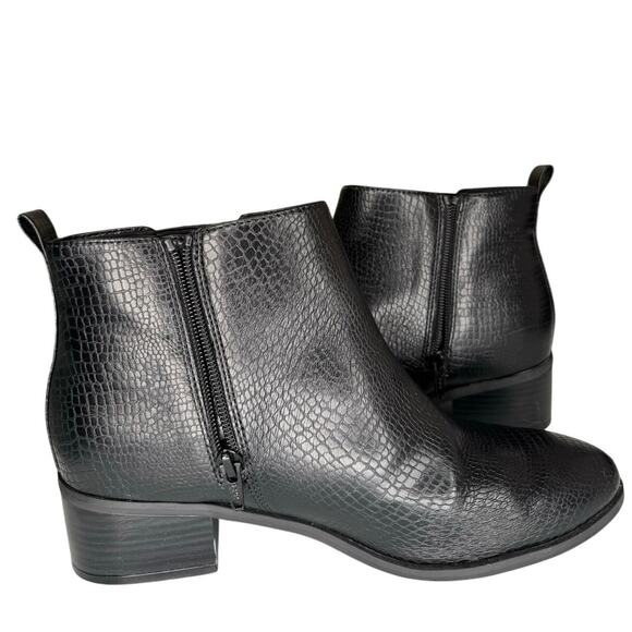Old Navy Black Faux Snakeskin Ankle Booties Chelsea Style Block Heel Size 9 - Picture 3 of 5